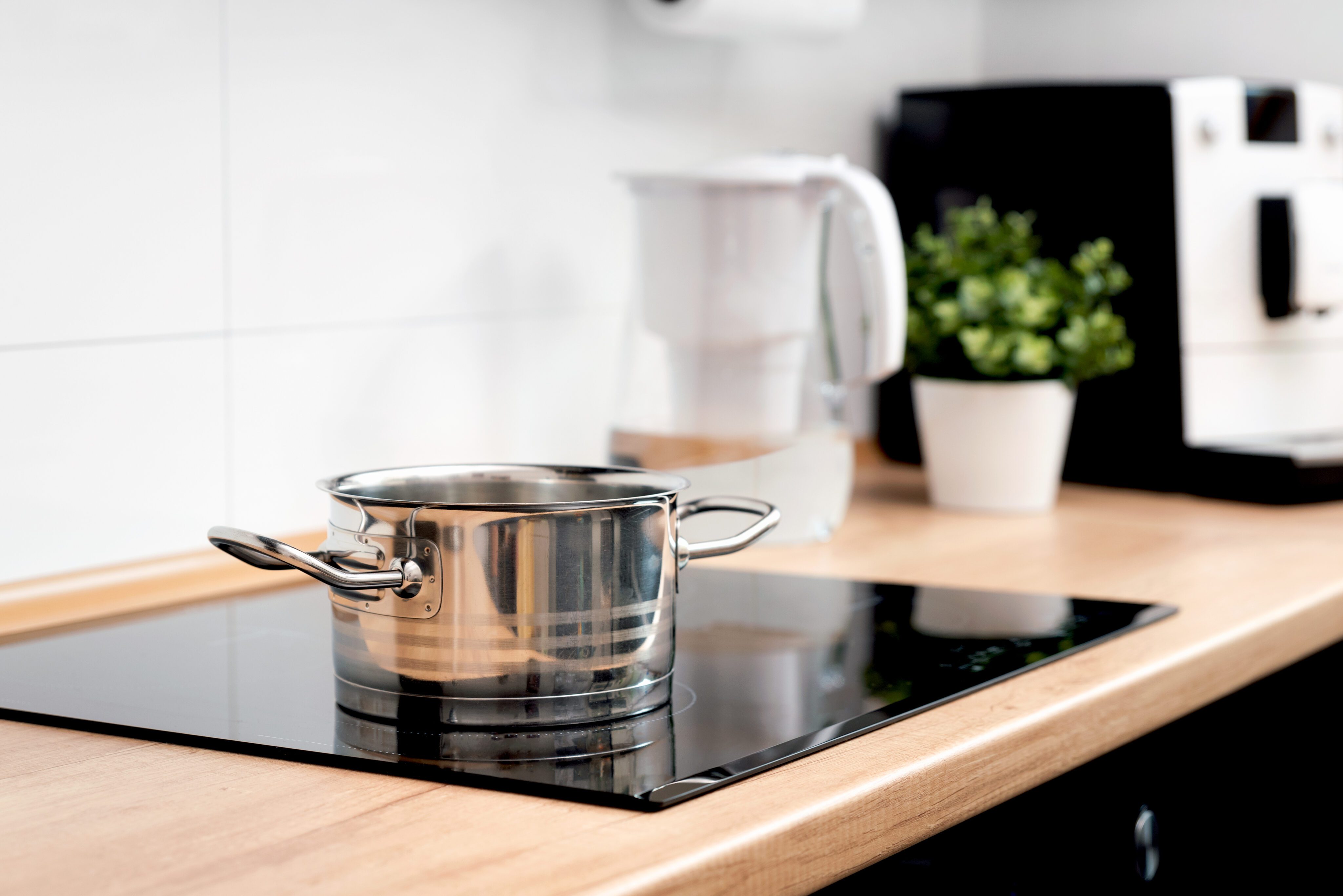 An-induction-stovetop-could-be-part-of-any-universal-kitchen-design