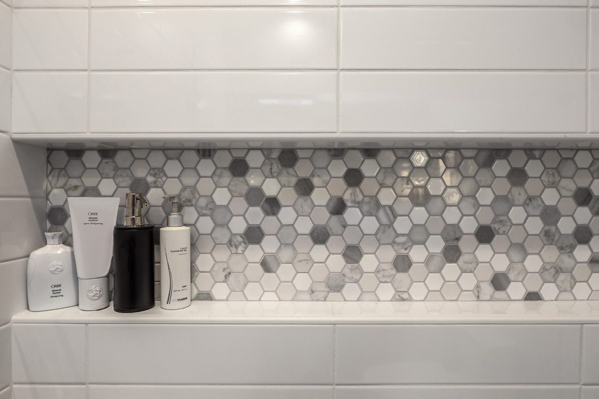 Play-with-tile-patterns-for-an-enhanced-bathroom-design