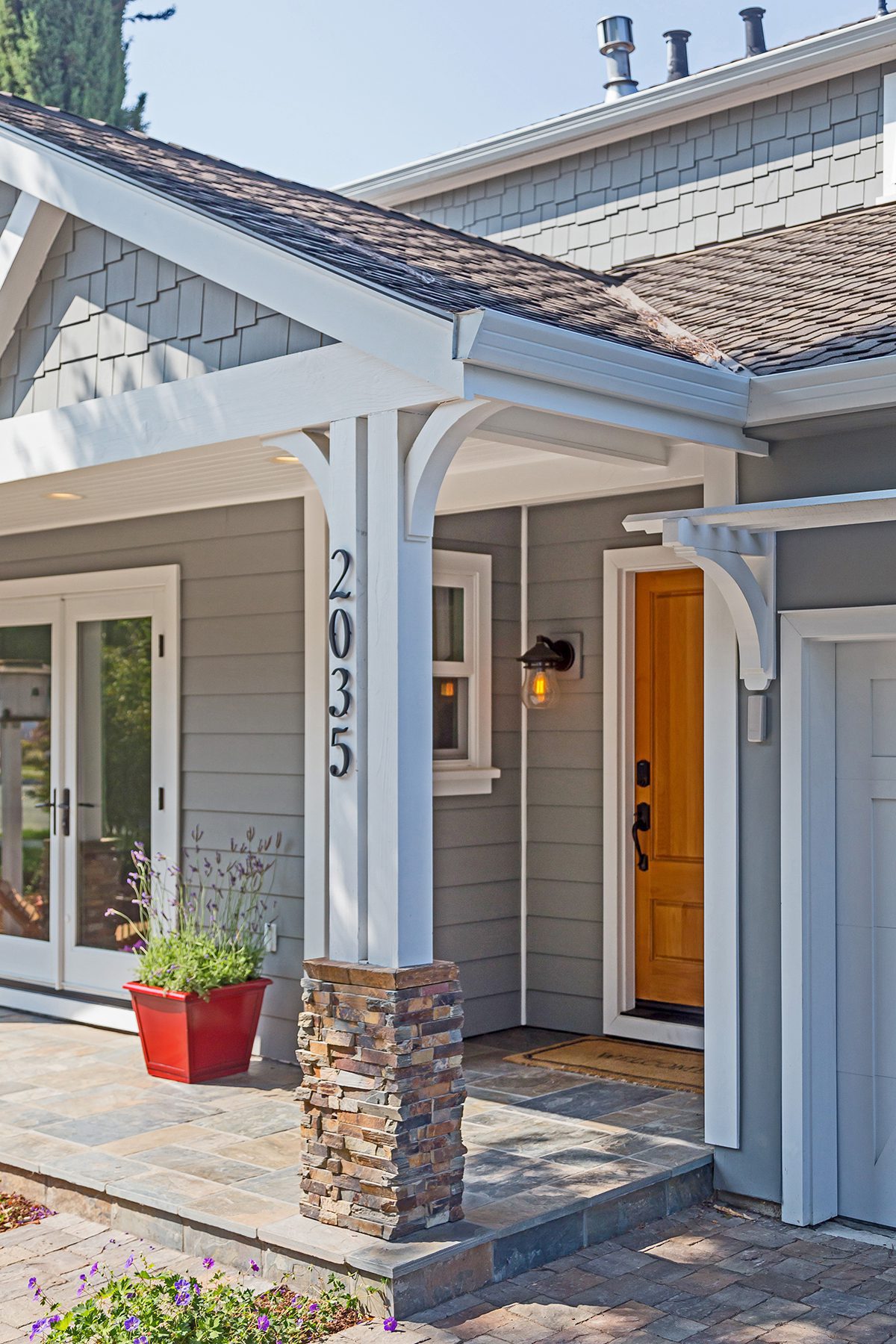 Contemporary-craftsman-home-exterior-design-in-San-Jose
