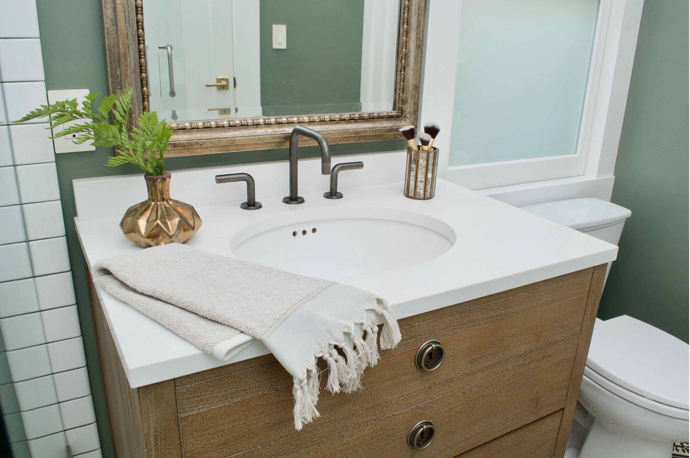 The-vanity-takes-a-center-stage-in-a-half-bath-remodels
