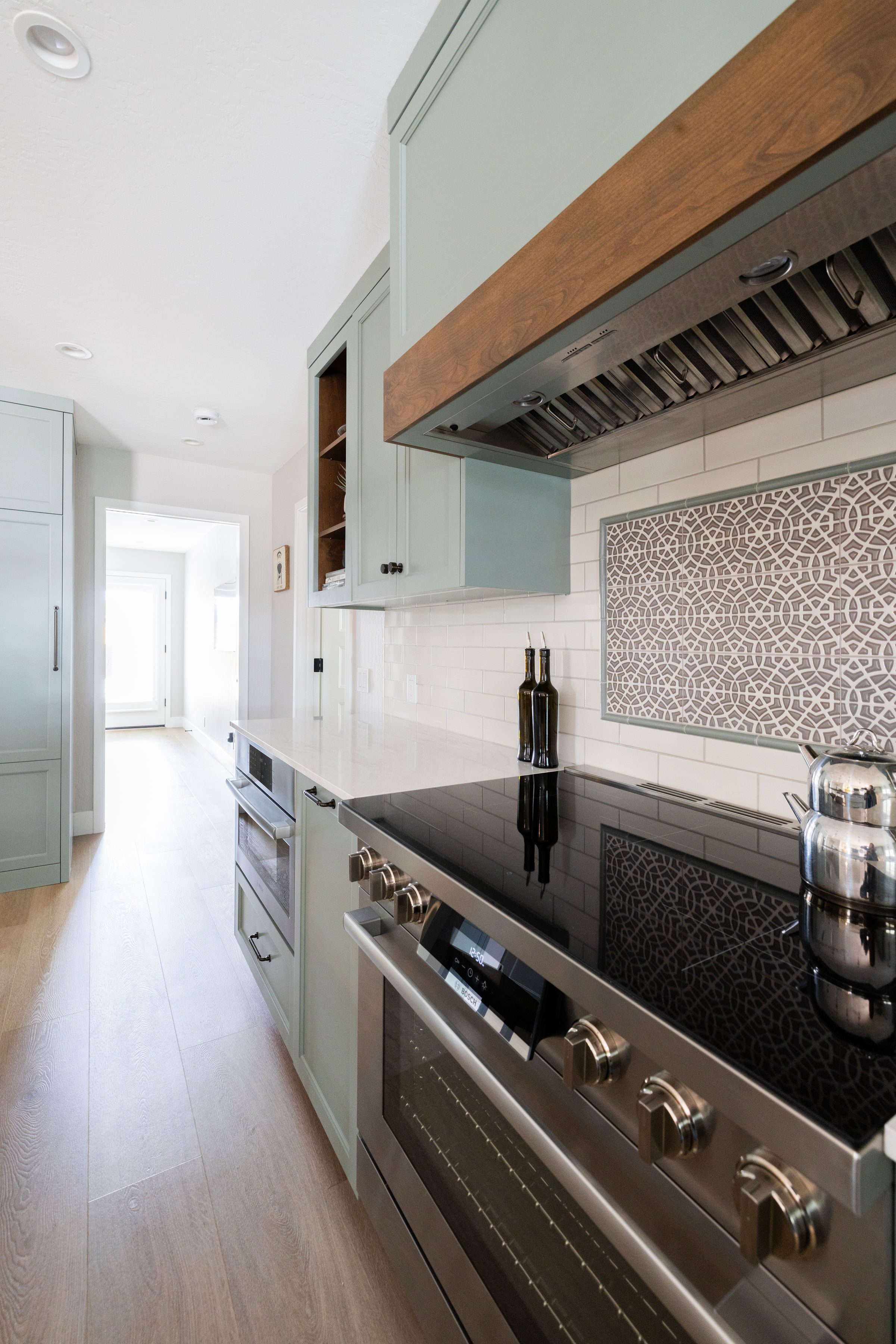 Energy-efficient-appliances-are-the-norm-in-any-modern-renovation-kitchen-project