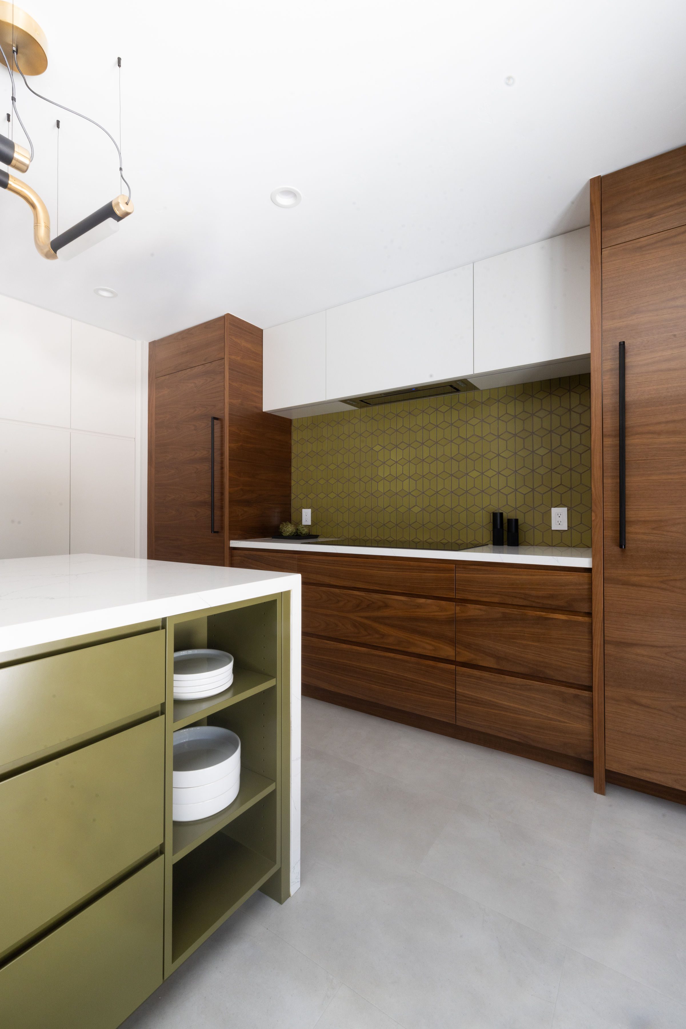 2025 kitchen designs include warm and earthy tones