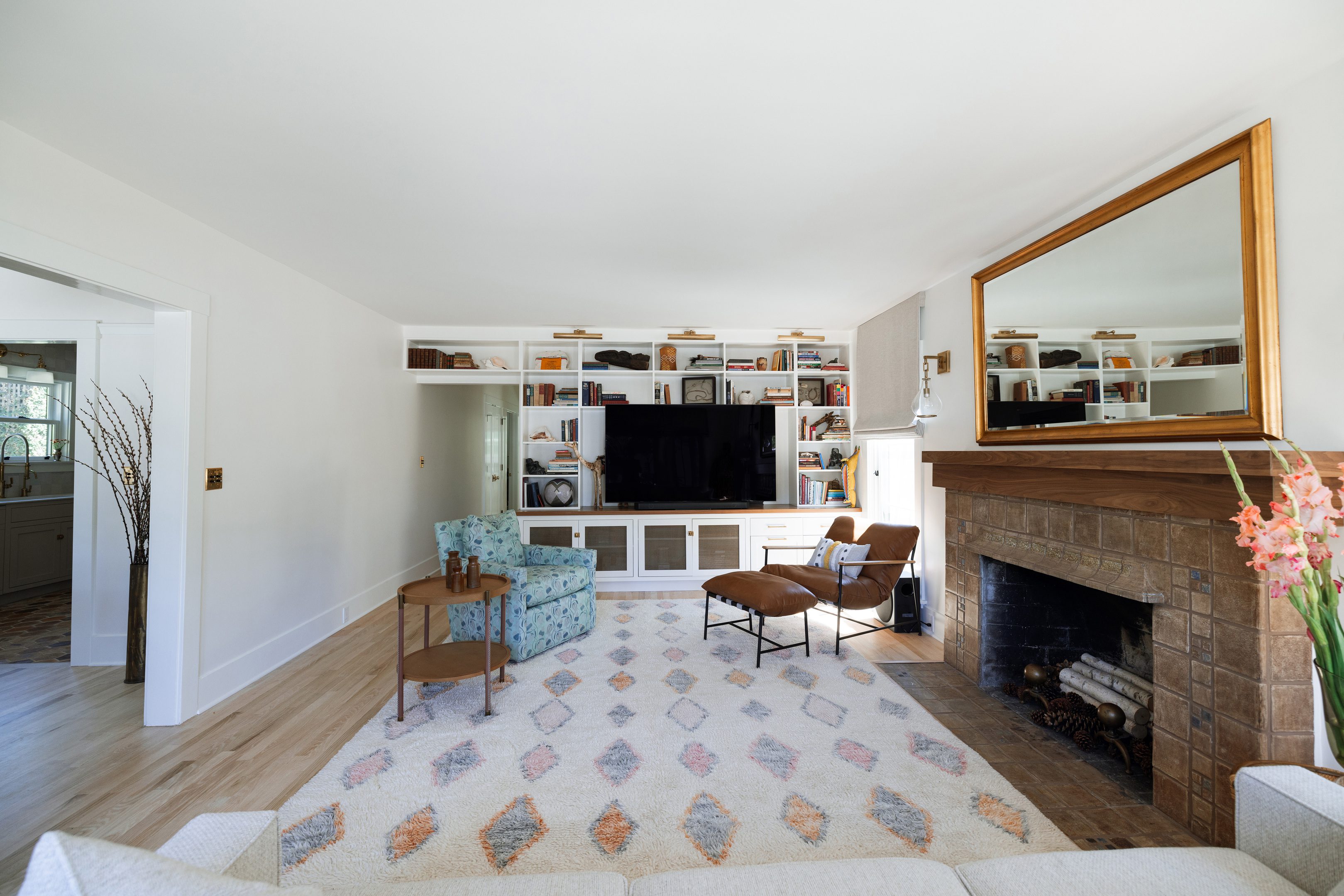 Rugs-can-immensely-help-with-quiet-home-design