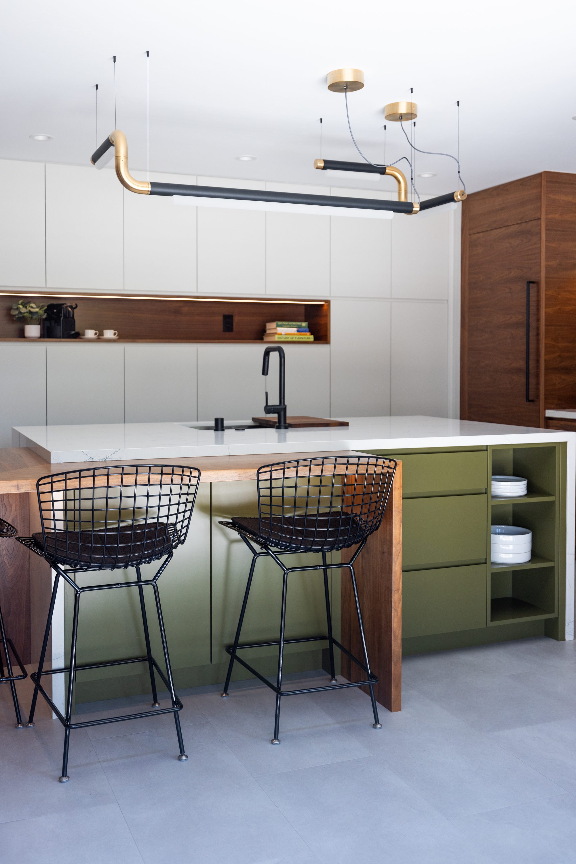 Luxury-lighting-details-in-Silicon-Valley-kitchen